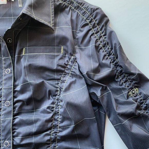 ATHLETA Tulum Ruched Plaid Snap Front Top. Size XS - Picture 2 of 11